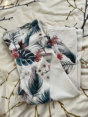 Gap eclipse cut off leggings